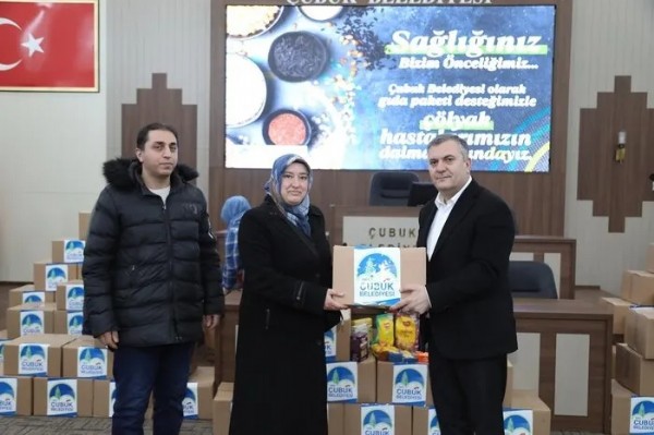 Ak Parti'li Çubuk Belediyesi'nden çölyak hastalarına ramazan desteği